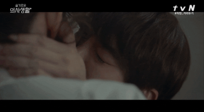 曹政奭、柳演錫、鄭敬淏、金大明、田美都主演的tvN《機智醫生生活》第一季結局