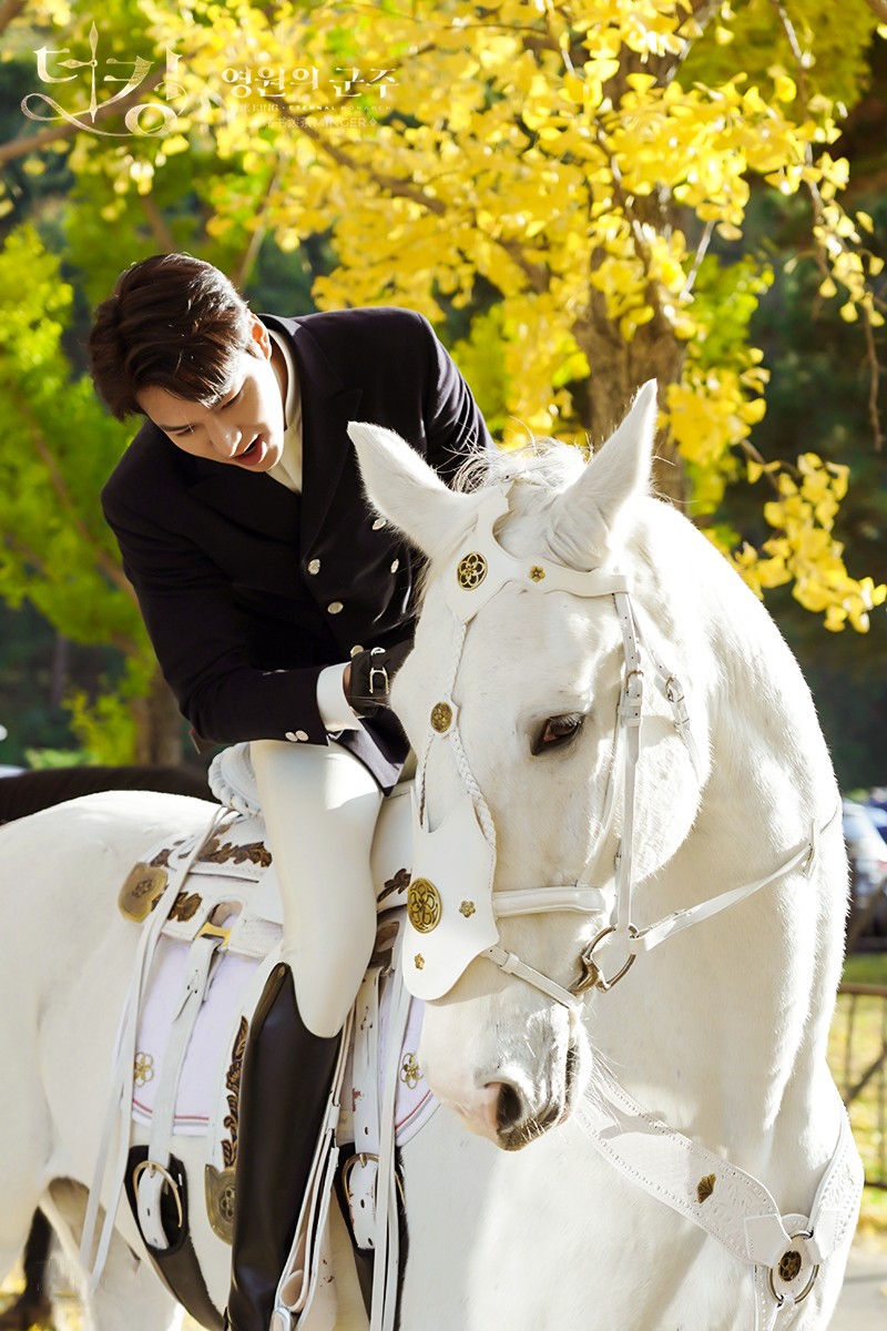 《The King：永遠的君主》白馬麥希穆斯