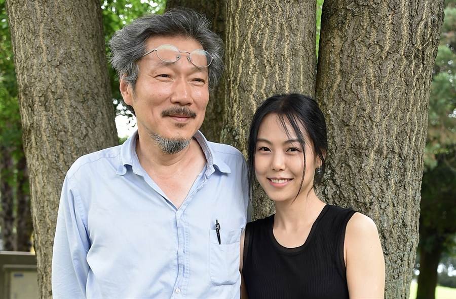 演員金敏喜與導演洪常秀不倫戀轟動韓國演藝圈
