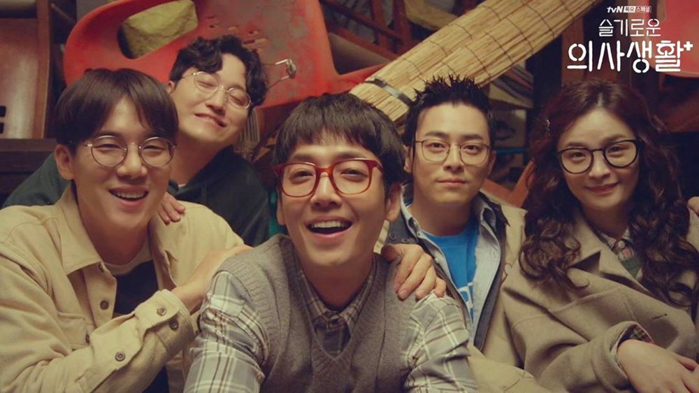 由主演曹政奭、鄭敬淏、柳演錫、金大明、田美都組成的「5人幫」圈粉無數