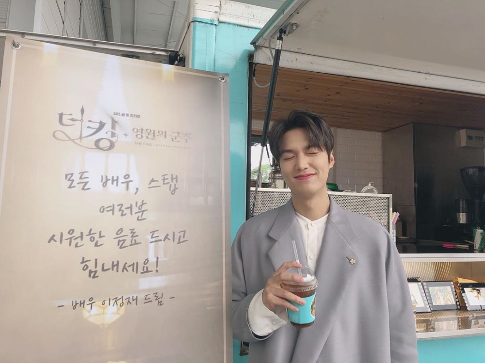 李敏鎬收到李政宰的應援咖啡車!
