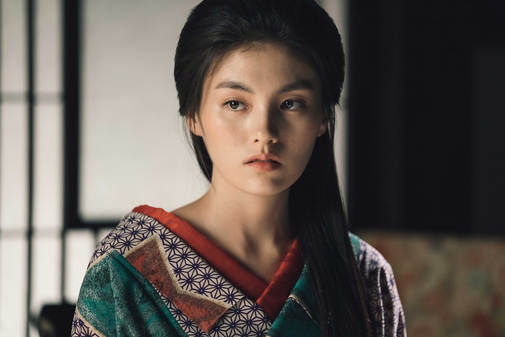 金容智在《陽光先生》中飾演啞巴占卜師「瑩」