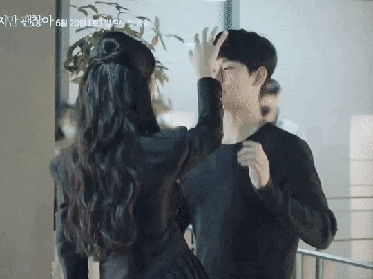 金秀賢和徐睿知主演的tvN新劇《雖然是神經病但沒關係》