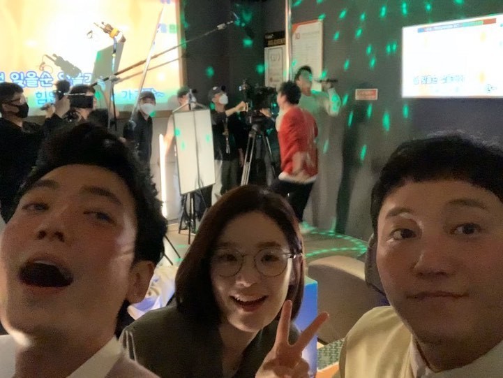 曹政奭、柳演錫、鄭敬淏、金大明、田美都主演的tvN《機智醫生生活》