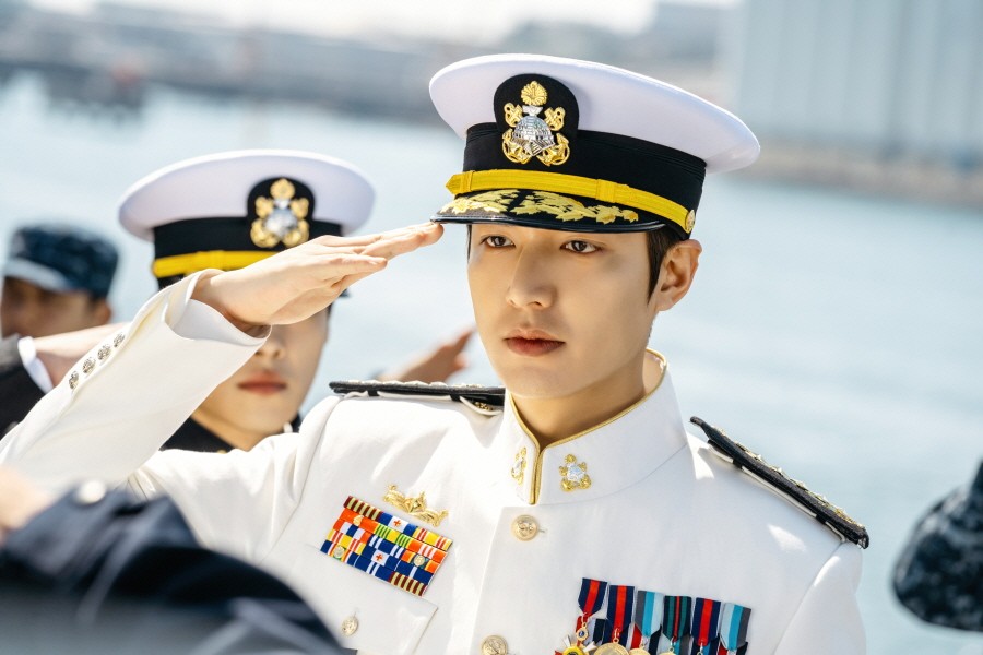 《The King:永遠的君主》李敏鎬海軍制服