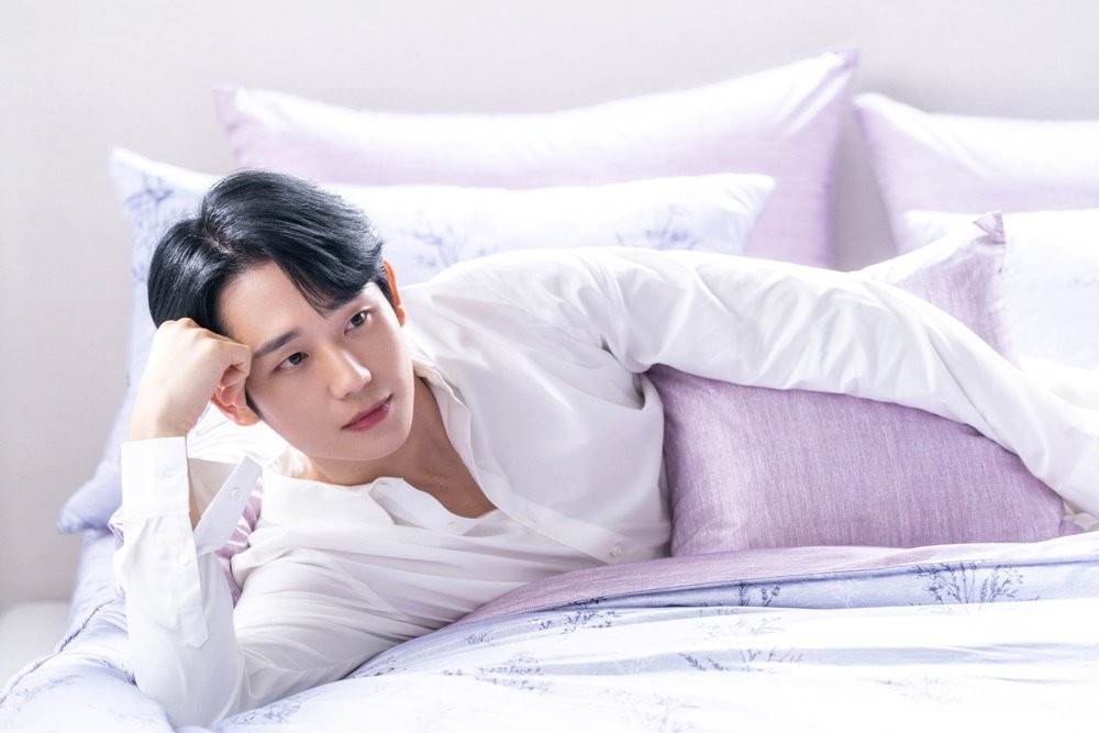 韓國寢具品牌Sesa Living公開代言人丁海寅的一系列代言照片