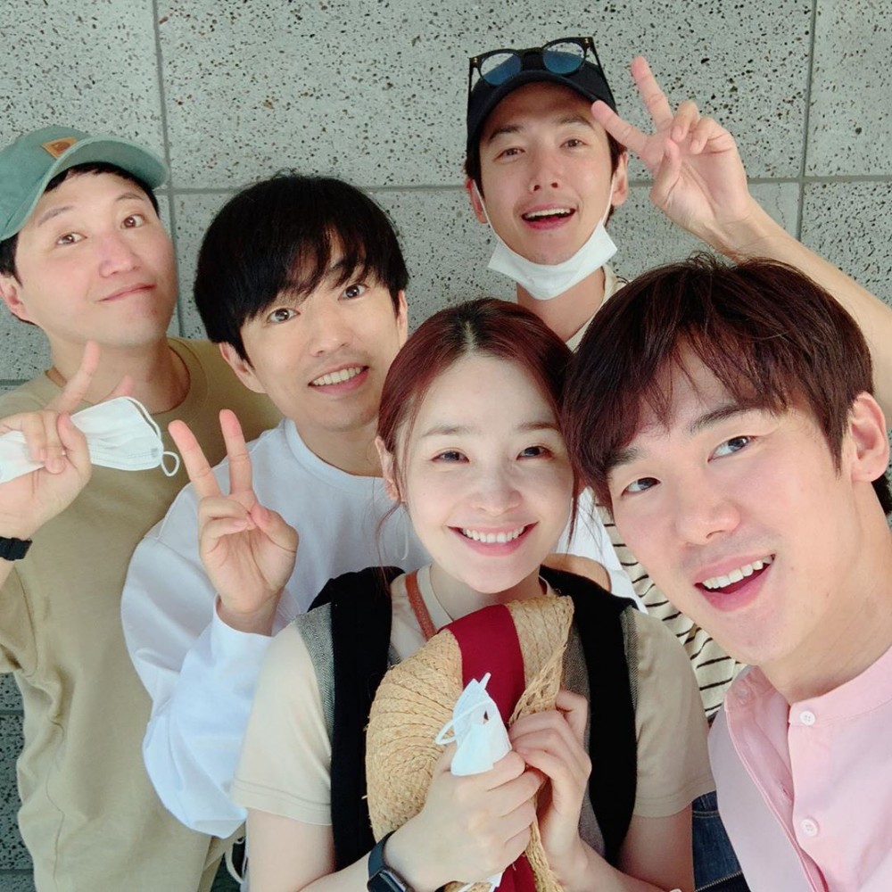 田美都在IG上曬出「5人幫」合照
