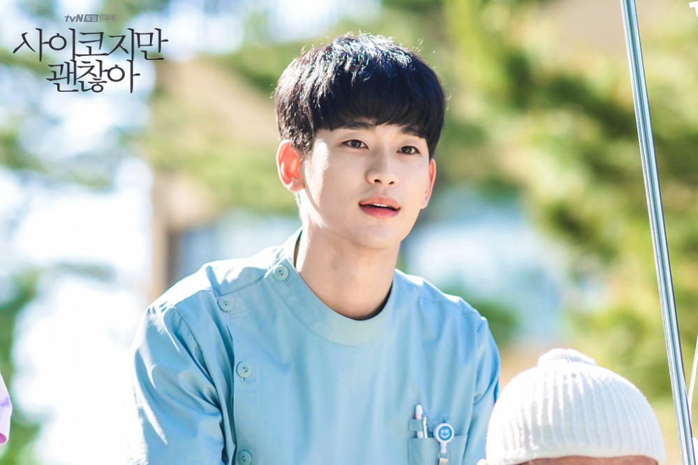 《雖然是精神病但沒關係》金秀賢飾演護理師