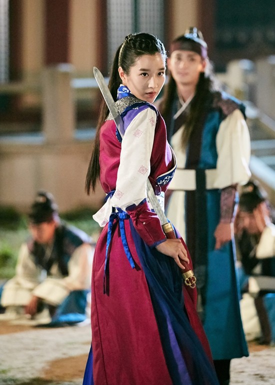 徐睿知在《花郎》中的古裝造型