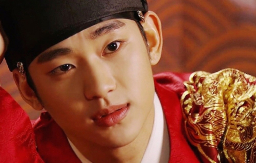 金秀賢主演古裝劇《擁抱太陽的月亮》,創下了42.2%的超高收視率