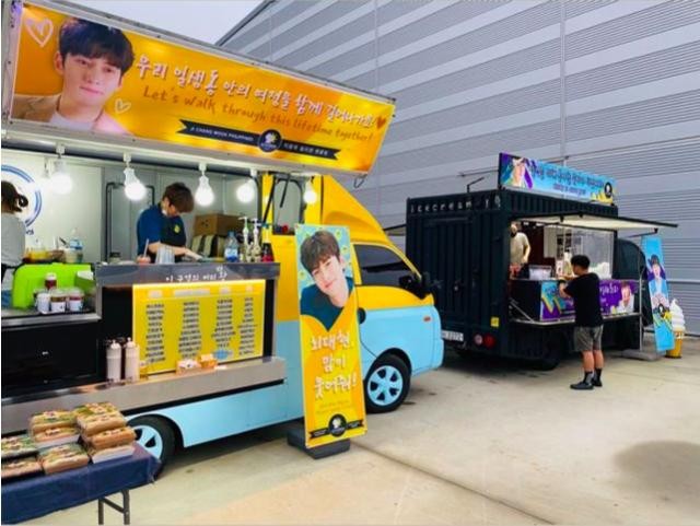 池昌旭收到EXO燦烈的應援咖啡車