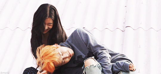 徐睿知在BIGBANG《我們不要相愛》MV中與GD合作