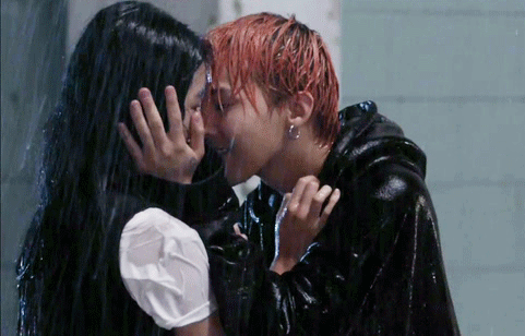 徐睿知在BIGBANG《我們不要相愛》MV中與GD合作