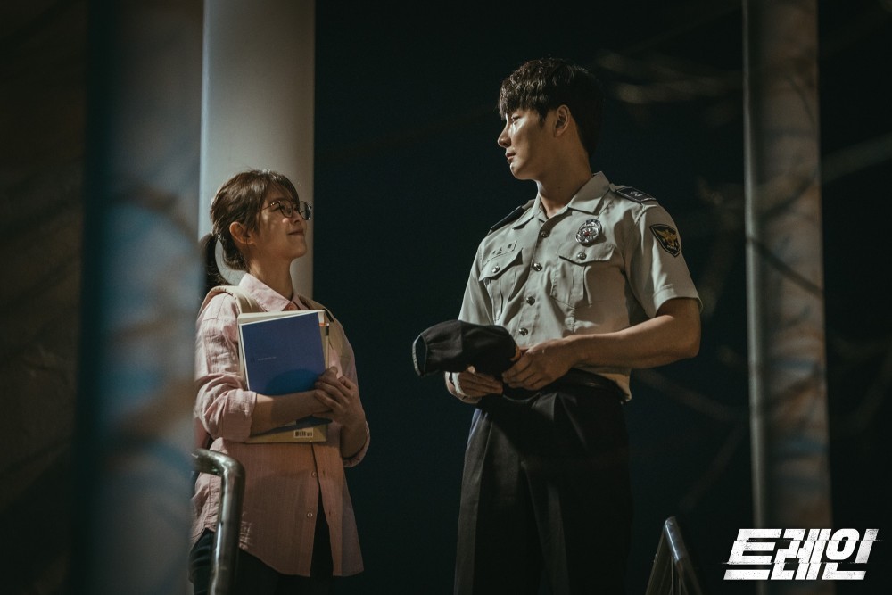 尹施允飾演殺人犯的兒子 守護被害者女兒