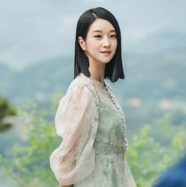 徐睿知最近因為與金秀賢主演的《雖然是精神病但沒關係》人氣爆棚