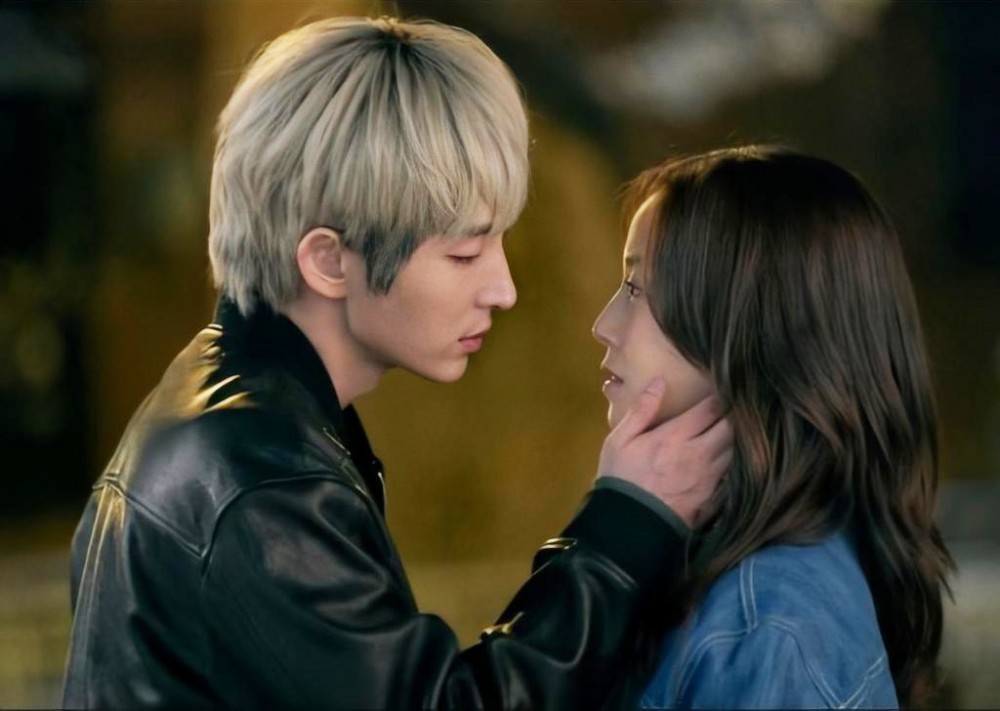 《惡之花》李準基與文彩元初吻