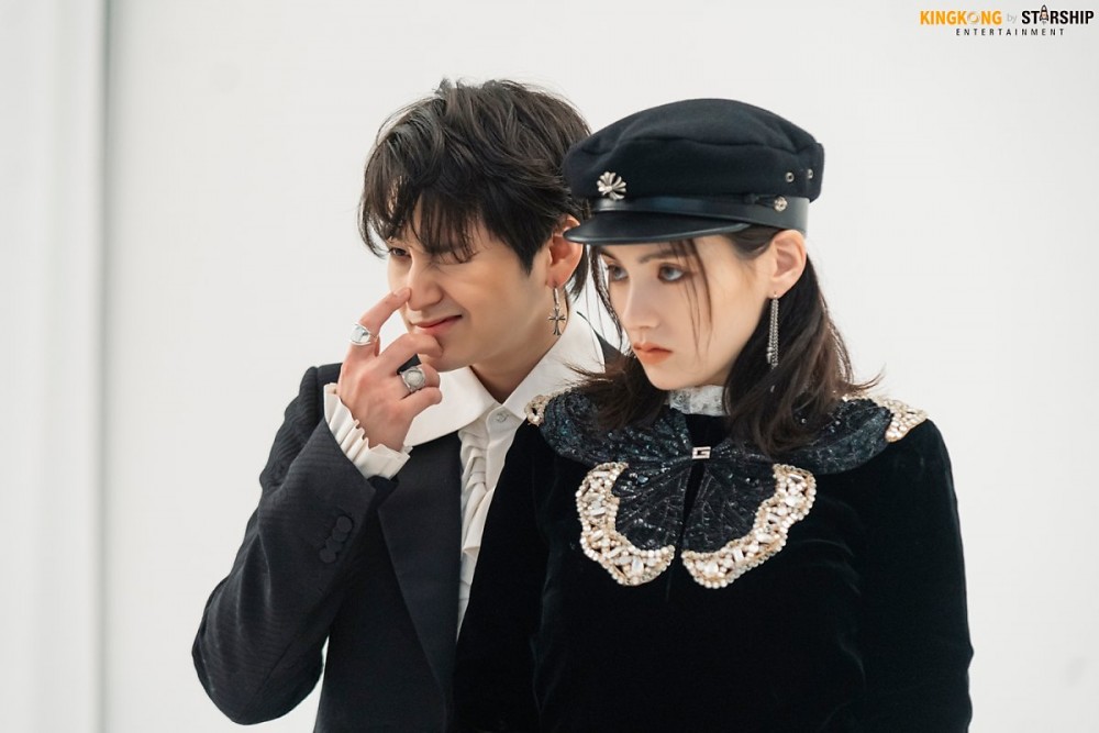 金汎與金容智畫報花絮照