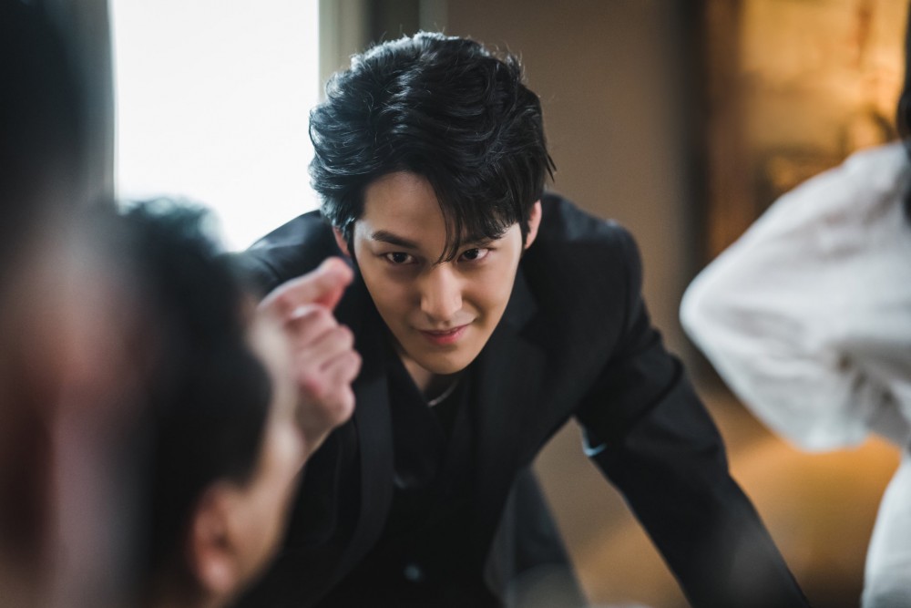 金汎飾演人類和九尾狐所生的混血九尾狐「李郎」