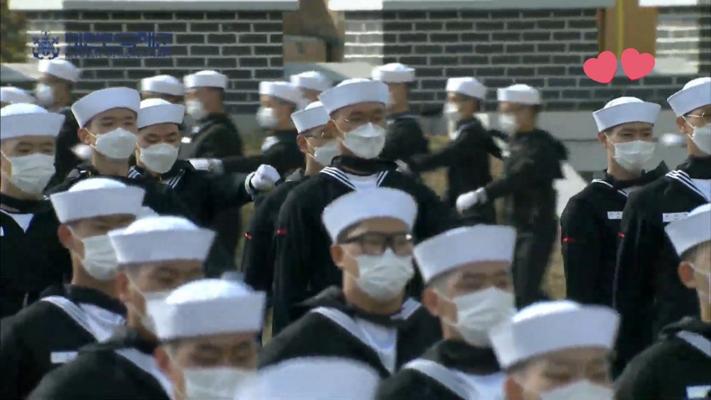 朴寶劍軍訓結業式路透照