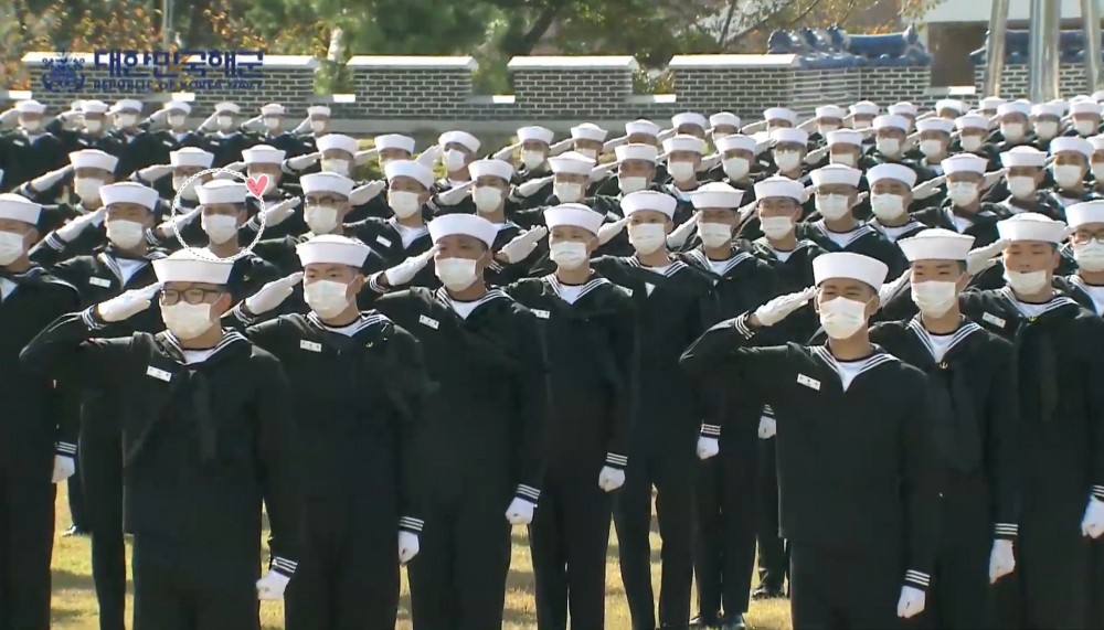 朴寶劍軍訓結業式路透照