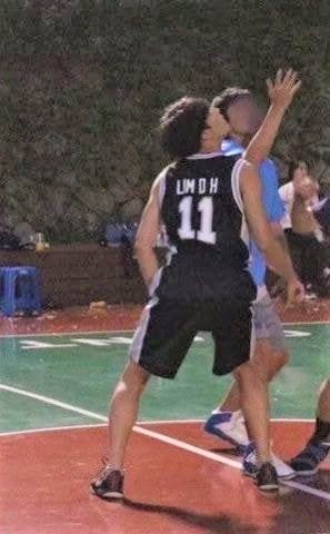 李到晛籃球隊舊照翻出,走入現實的《回到18歲》洪大英!