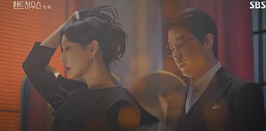 《Penthouse》首播劇情