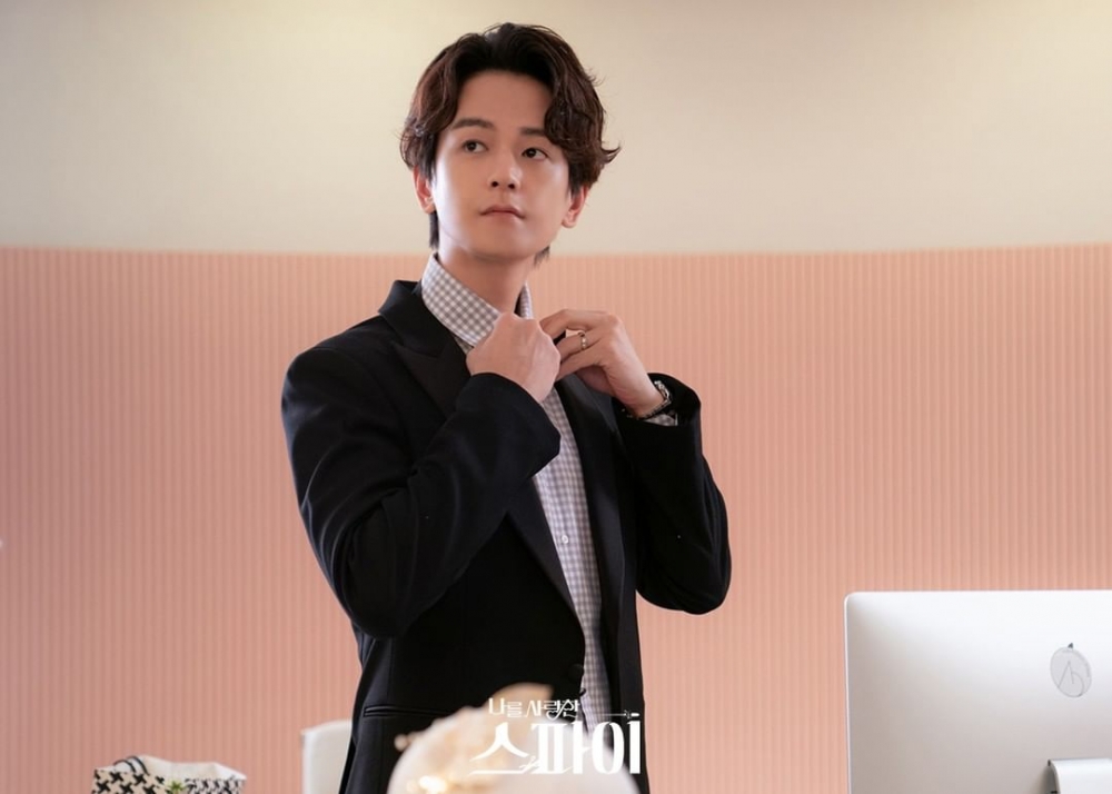 文晸赫《愛我的間諜》曝光刑警身分 林周煥斯文敗類套牢劉寅娜