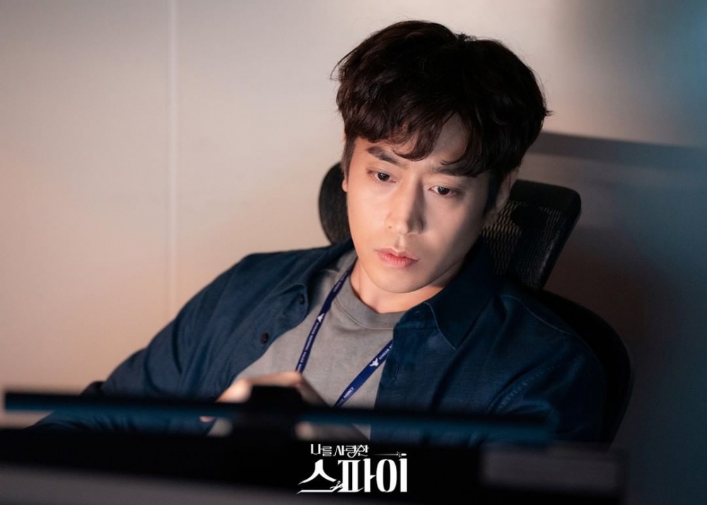 文晸赫《愛我的間諜》曝光刑警身分 林周煥斯文敗類套牢劉寅娜