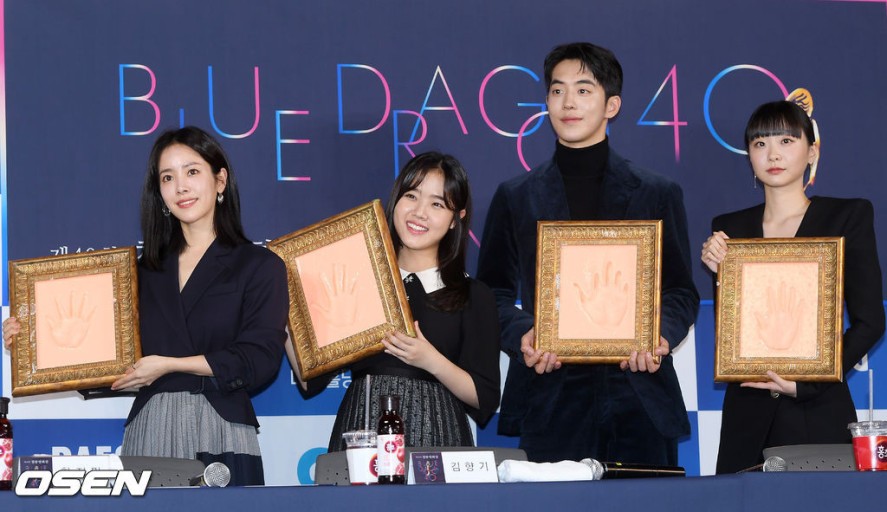 韓網熱議／南柱赫青龍電影獎活動出現奇特手印 韓網：「是百變怪嗎？」