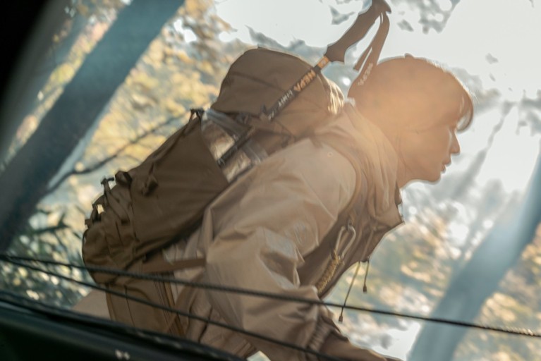 全智賢&朱智勛合作《智異山》拍攝海報