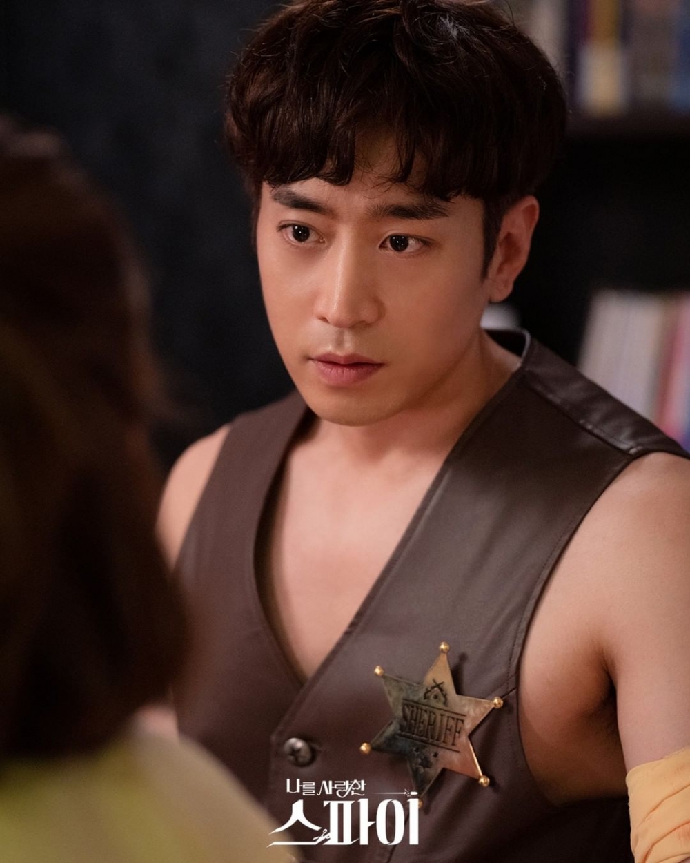 文晸赫《愛我的間諜》曝光刑警身分 林周煥斯文敗類套牢劉寅娜