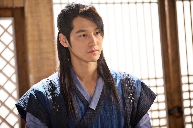 金汎《火之女神井兒》古裝造型