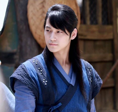 金汎《火之女神井兒》古裝造型