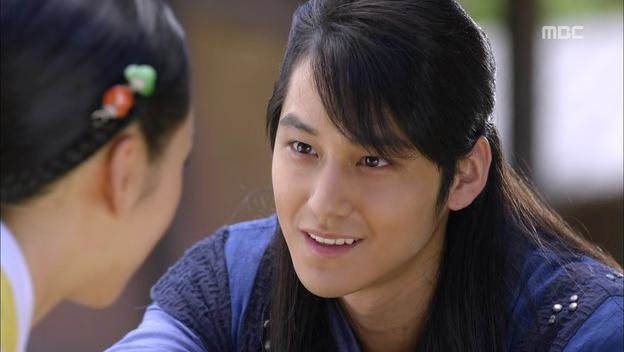 金汎《火之女神井兒》古裝造型