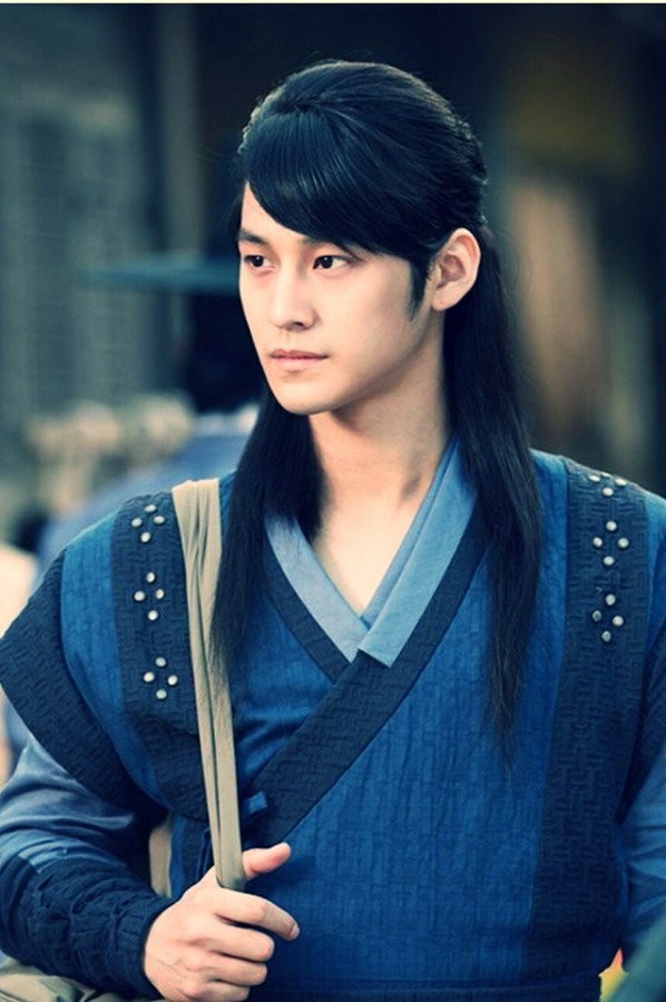 金汎《火之女神井兒》古裝造型