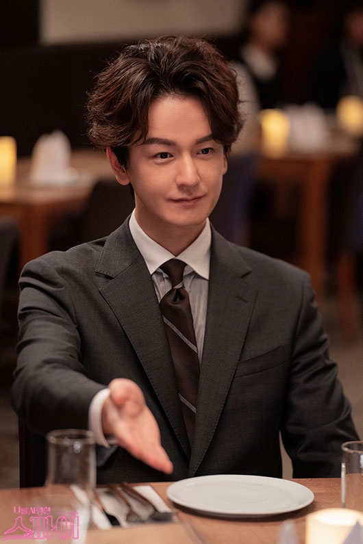 文晸赫《愛我的間諜》曝光刑警身分 林周煥斯文敗類套牢劉寅娜