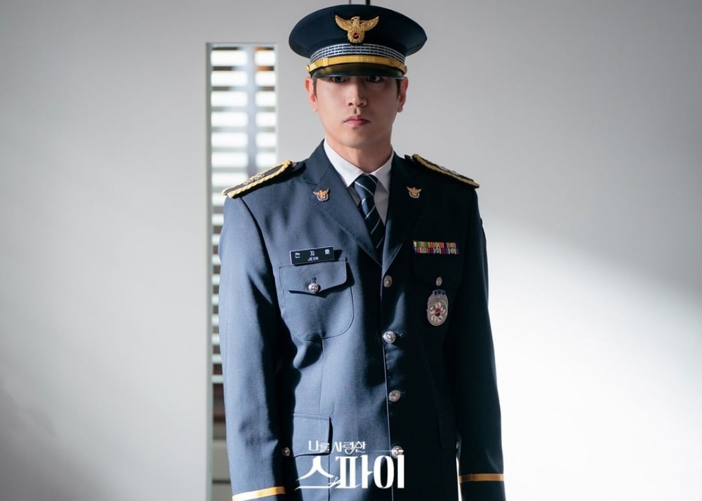 文晸赫《愛我的間諜》曝光刑警身分 林周煥斯文敗類套牢劉寅娜