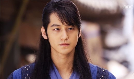 金汎《火之女神井兒》古裝造型