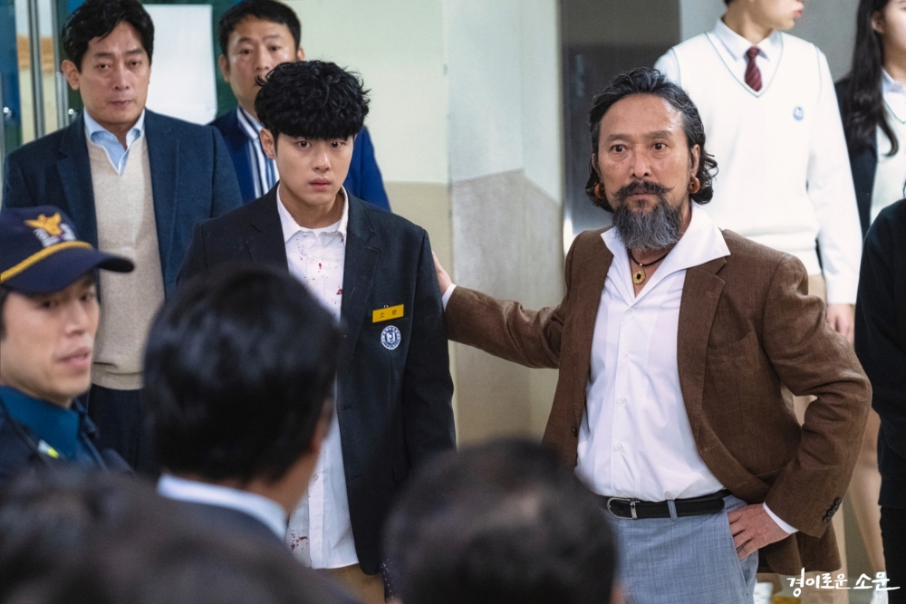 《驚奇的傳聞》劇情