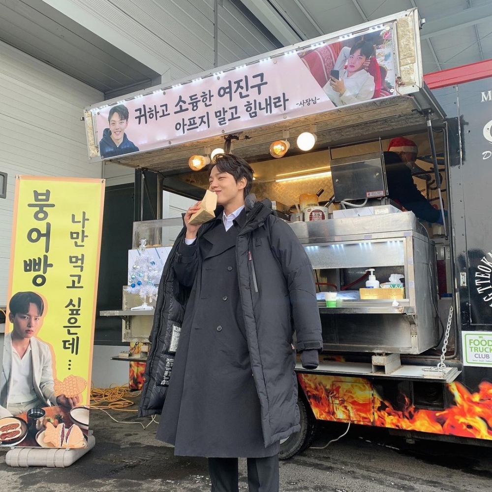 IU替呂珍九新劇《怪物》送上應援