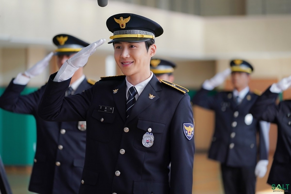 金宣虎 警裝誘惑《抓住幽靈》