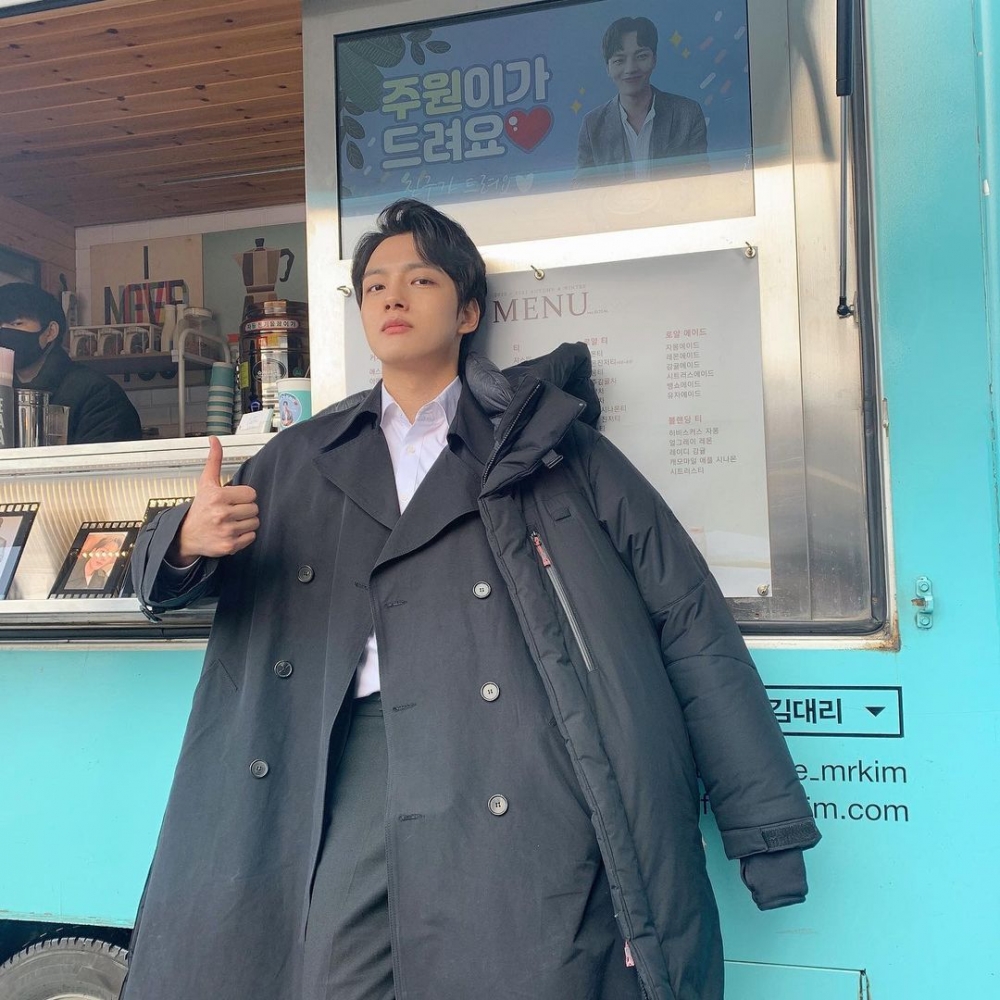 IU替呂珍九新劇《怪物》送上應援