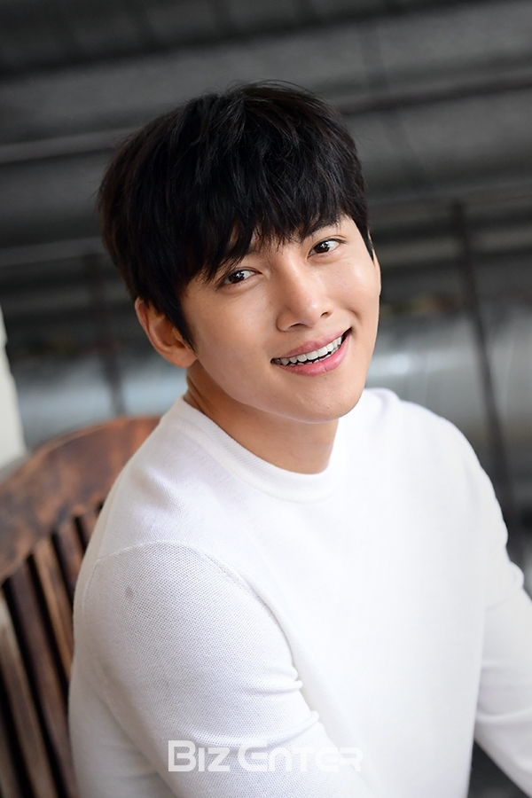 黃仁燁有望攜手池昌旭出演Netflix原創劇《安娜拉蘇瑪娜拉》