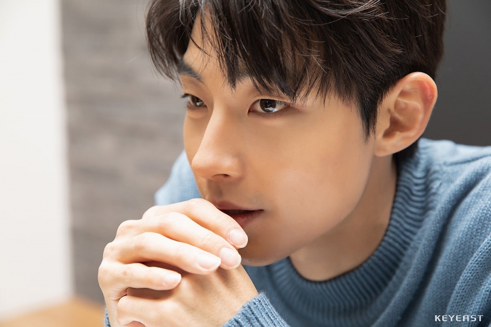 黃仁燁是經紀公司Keyeast旗下的演員