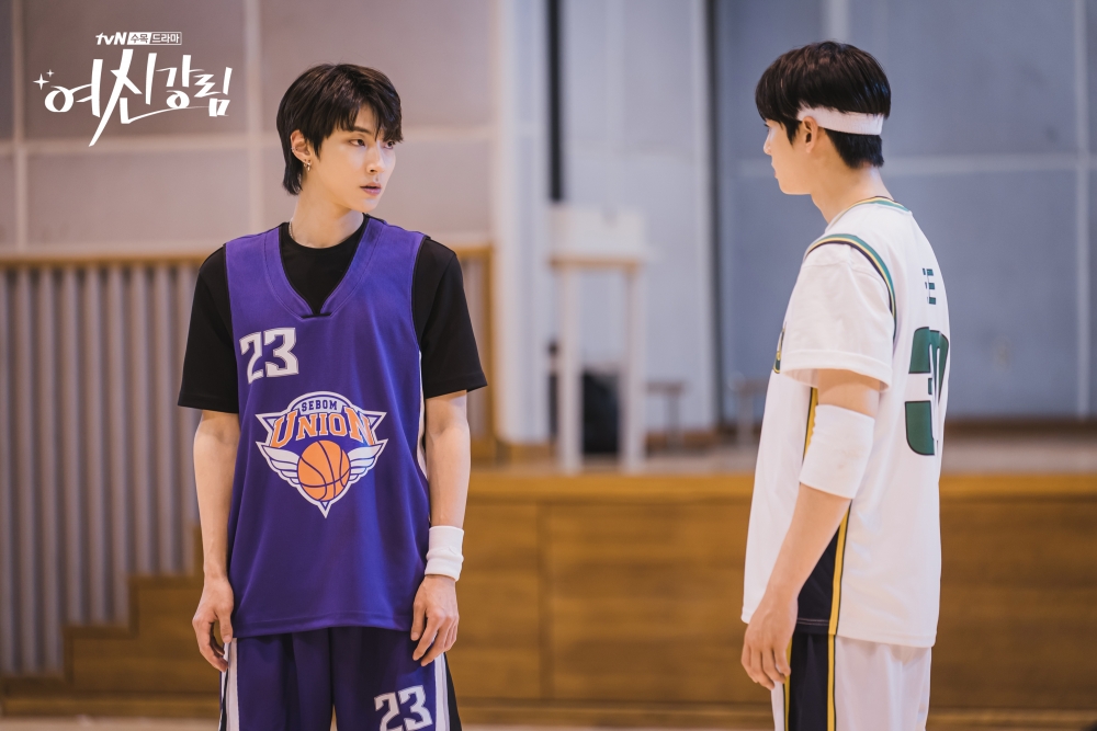 車銀優與黃仁燁籃球對決