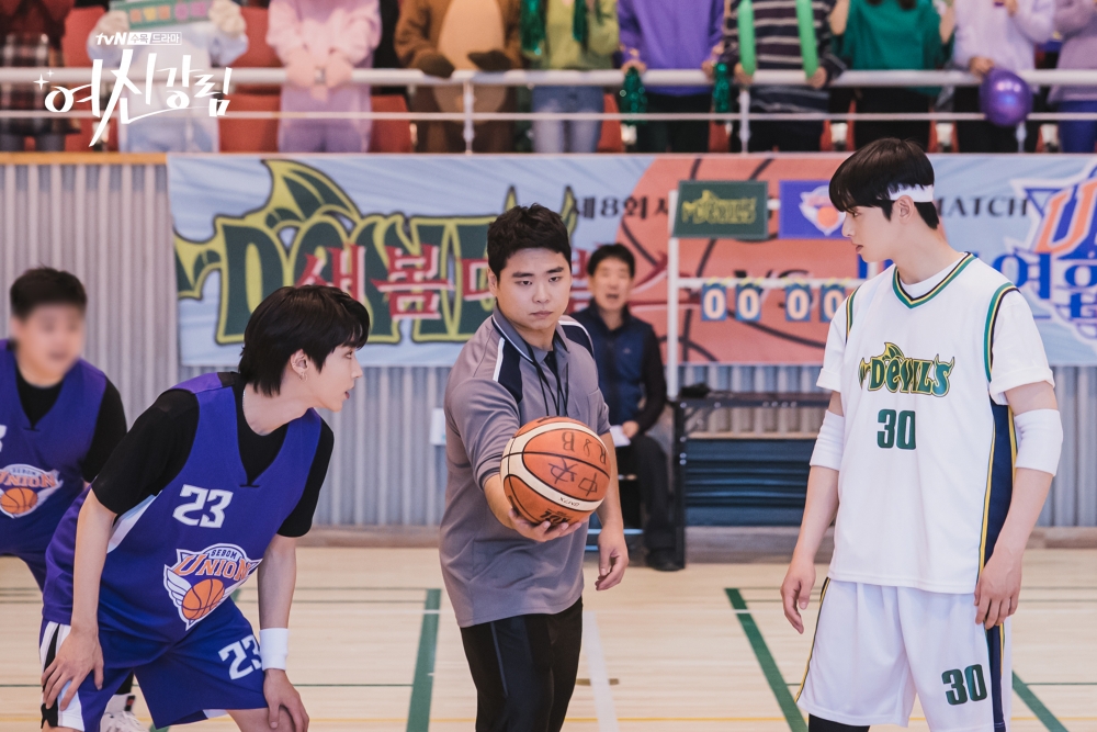 車銀優與黃仁燁籃球對決