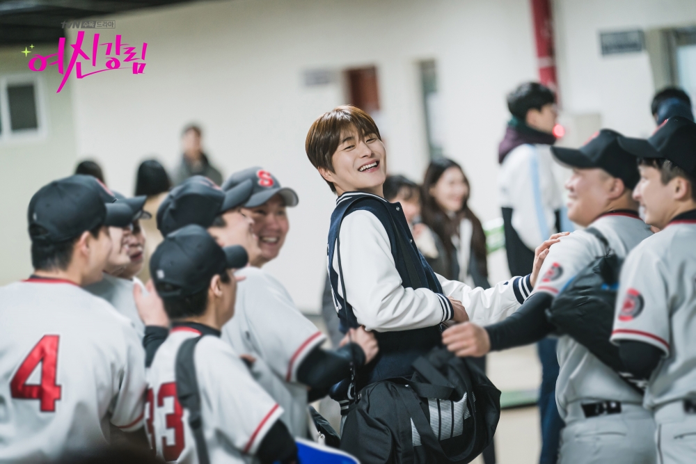 鄭乾柱在《女神降臨》客串棒球選手