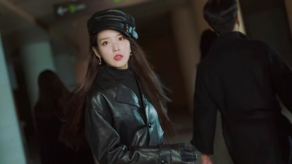 IU在MV中換穿多套絕美造型