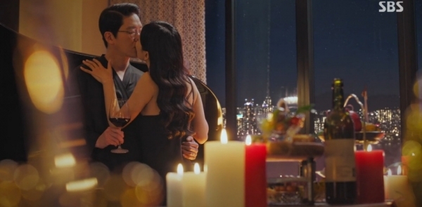 金素妍在《Penthouse》中有不倫激情戲