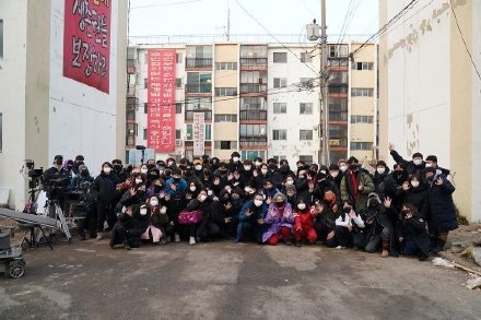 《驅魔麵館》(驚奇的傳聞)殺青